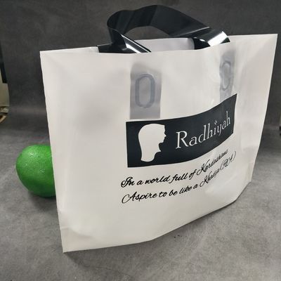 Тенденционные продукты Customized Logo Print PE Пластиковая сумка с логотипом